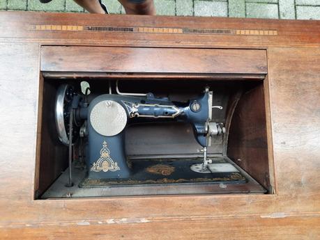 The vintage Vesta Dietrich sewing machine that belonged to my husband's grandmother