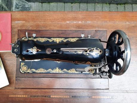 The vintage Vesta Dietrich sewing machine that belonged to my husband's grandmother