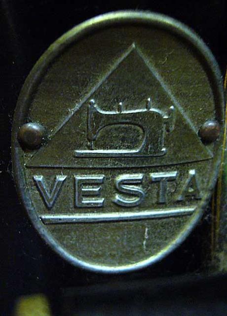 Mid-1920s Vesta sewing machines logo, without wreath