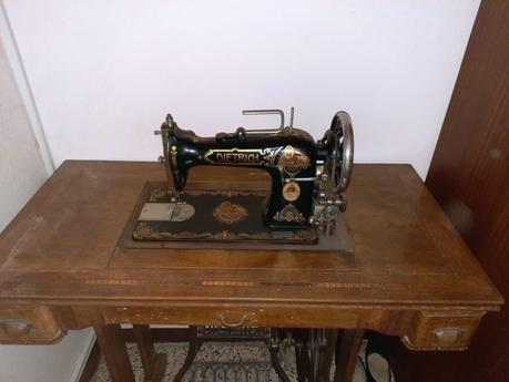 The vintage Vesta Dietrich sewing machine that belonged to my husband's grandmother