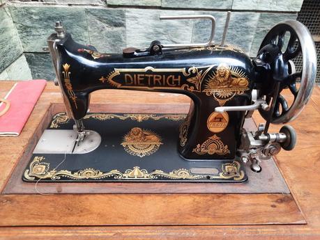 The vintage Vesta Dietrich sewing machine that belonged to my husband's grandmother