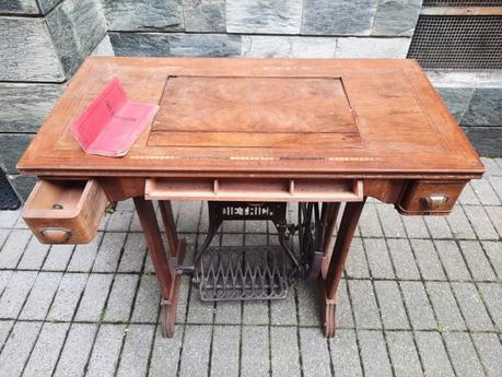 The vintage Vesta Dietrich sewing machine that belonged to my husband's grandmother