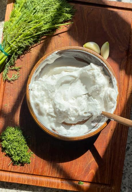 Easy Vegan Tzatziki Sauce