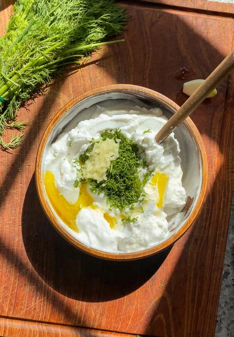 Easy Vegan Tzatziki Sauce