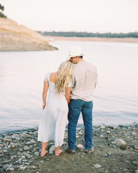 engagement photo captions boy ang girl standing on back boy kissing girl in forehead