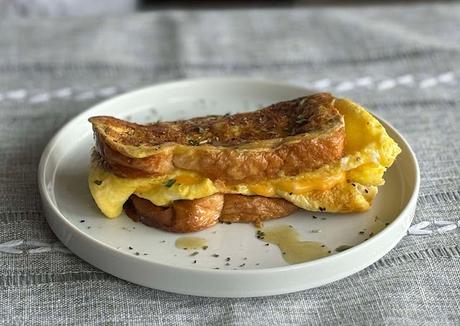 One Pan Egg Toast Omelet