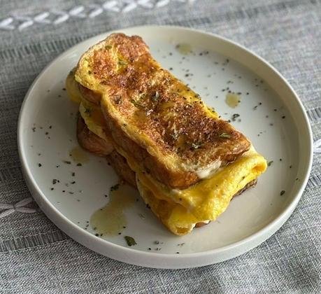 One Pan Egg Toast Omelet