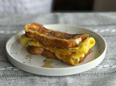 One Pan Egg Toast Omelet