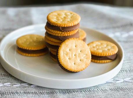 Peanut Butter Cup Ritz Crackers