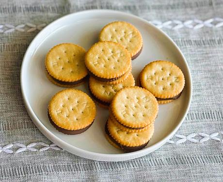 Peanut Butter Cup Ritz Crackers