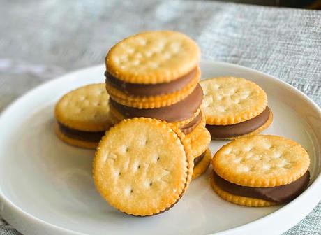 Peanut Butter Cup Ritz Crackers