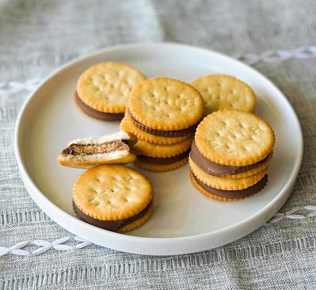 Peanut Butter Cup Ritz Crackers