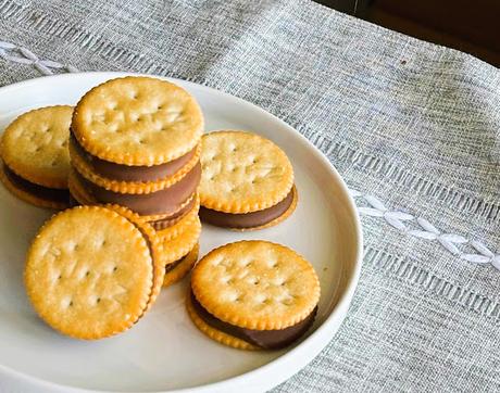 Peanut Butter Cup Ritz Crackers