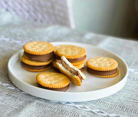 Peanut Butter Cup Ritz Crackers