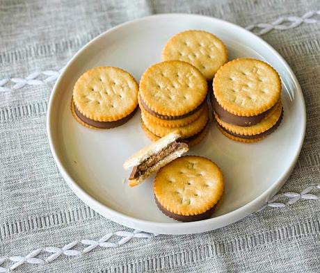 Peanut Butter Cup Ritz Crackers