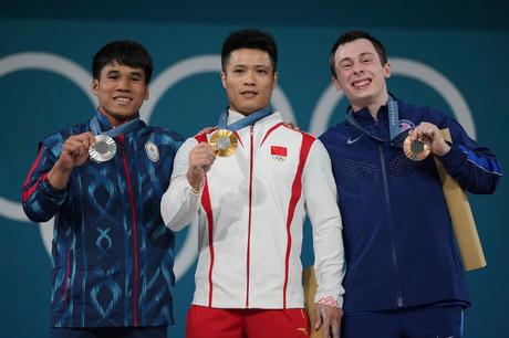 Medalist, from left to right, Theerapong Silachai of Thailand, silver, Li Fabin of China,...