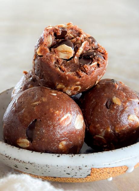 Easy Chocolate Oatmeal Bites