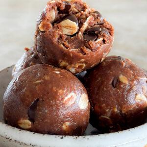 Easy Chocolate Oatmeal Bites