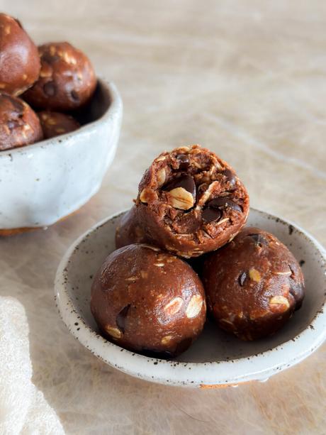 Easy Chocolate Oatmeal Bites