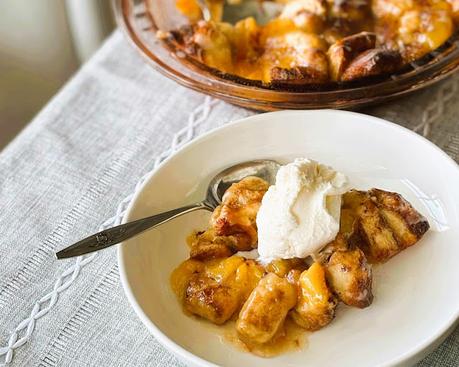 Easy Cinnamon Peach Cobbler