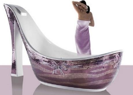 Bathtub made to look like a shoe