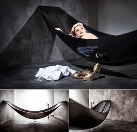 Bathtub made to look like a Hammock