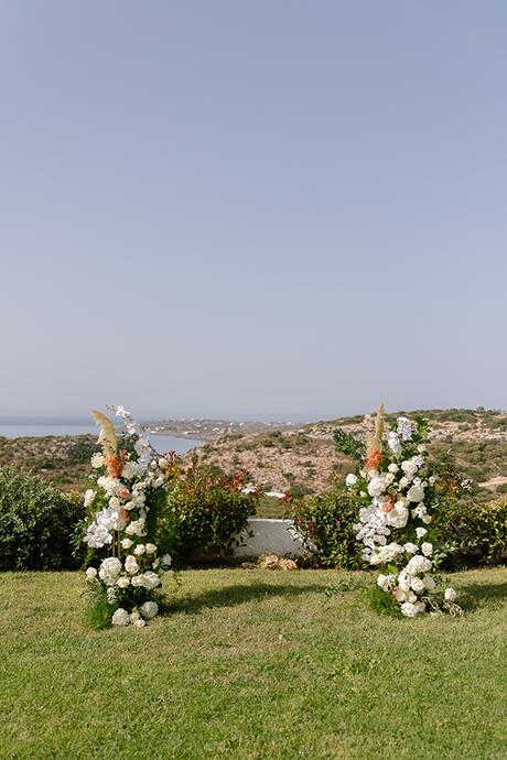 Beautiful decorative ideas with white florals for an outdoor wedding beautiful-decorative-ideas-white-florals-outdoor-wedding_02