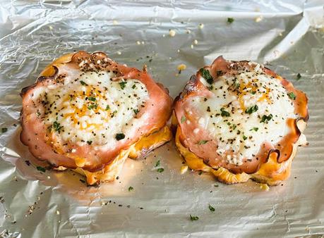 Cheesy Ham & Egg in a Hole