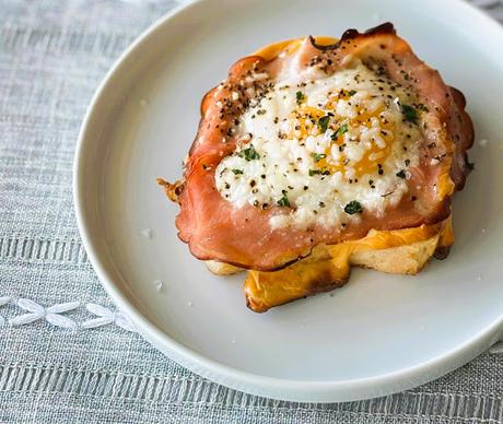 Cheesy Ham & Egg in a Hole