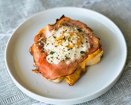 Cheesy Ham & Egg in a Hole