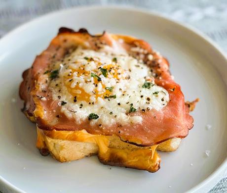 Cheesy Ham & Egg in a Hole