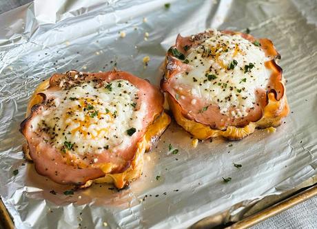 Cheesy Ham & Egg in a Hole