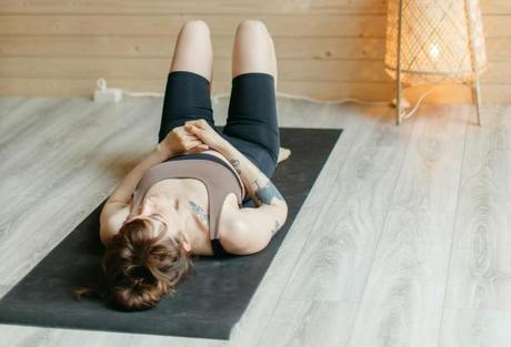 Diastasis Recti is a common condition in postpartum women - here's what you need to know about what it looks like and how to tackle it.