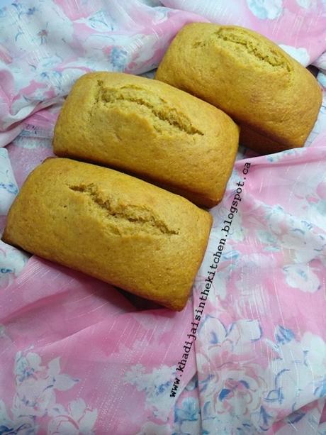 PETITS GÂTEAUX À LA FARINE DE MAÏS / CORN FLOUR BREAD / MINI BIZCOCHOS DE HARINA DE MAÍZ / كيك دقيق الذرة