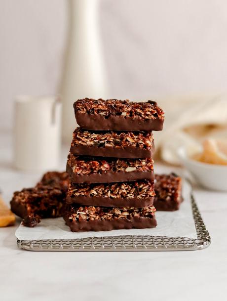 Ginger and dark chocolate snack bars