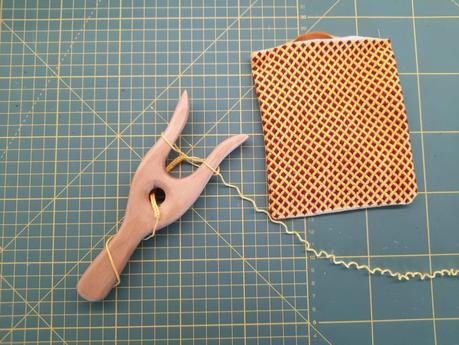 Brick stitch embroidered needle roll: making the cord with my lucet