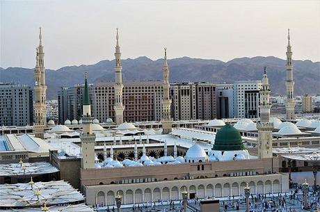 Al-Masjid an-Nabawi - Area (m2): 384,000