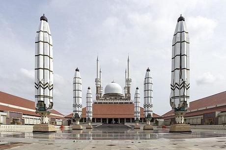 Great Mosque of Central Java - Area (m2): 130,000