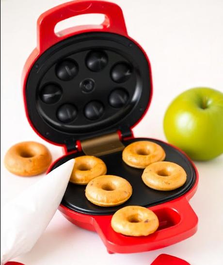 Image: BETTY CROCKER Mini Donut Maker