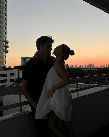 proposal story of sydney nicole gifford nathan sloneker couple photosession balcony sunset sydneynicolegiff