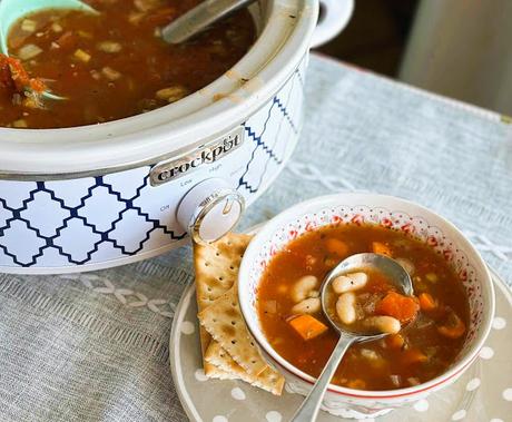 Crockpot Fire Roasted Tomato & White Bean Soup