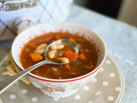 Crockpot Fire Roasted Tomato & White Bean Soup