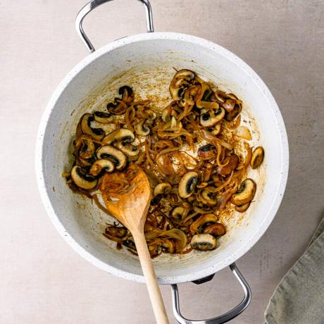 One-Pot White Bean Mushroom Stew