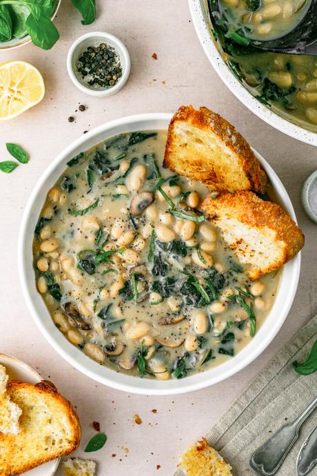 One-Pot White Bean Mushroom Stew