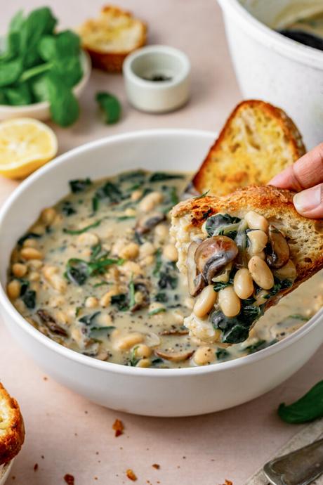 One-Pot White Bean Mushroom Stew