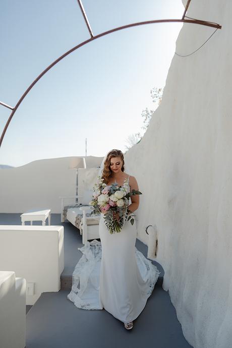 Dreamy elopement in Santorini with roses and peonies  | Angela & Thomas