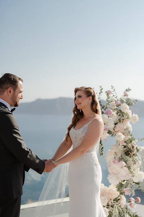 Dreamy elopement in Santorini with roses and peonies  | Angela & Thomas