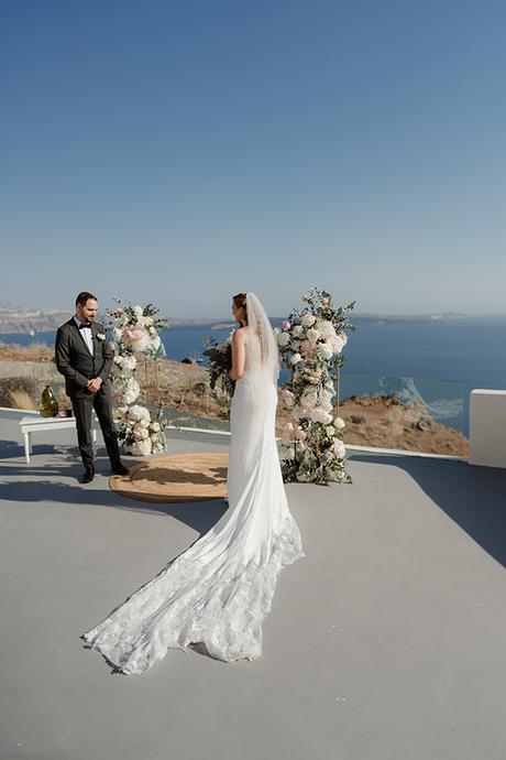 Dreamy elopement in Santorini with roses and peonies  | Angela & Thomas