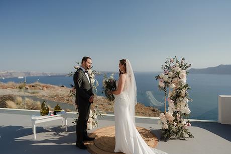 Dreamy elopement in Santorini with roses and peonies  | Angela & Thomas