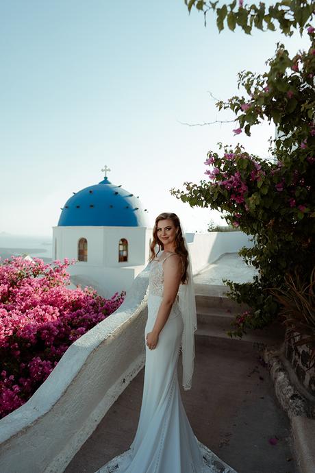 Dreamy elopement in Santorini with roses and peonies  | Angela & Thomas